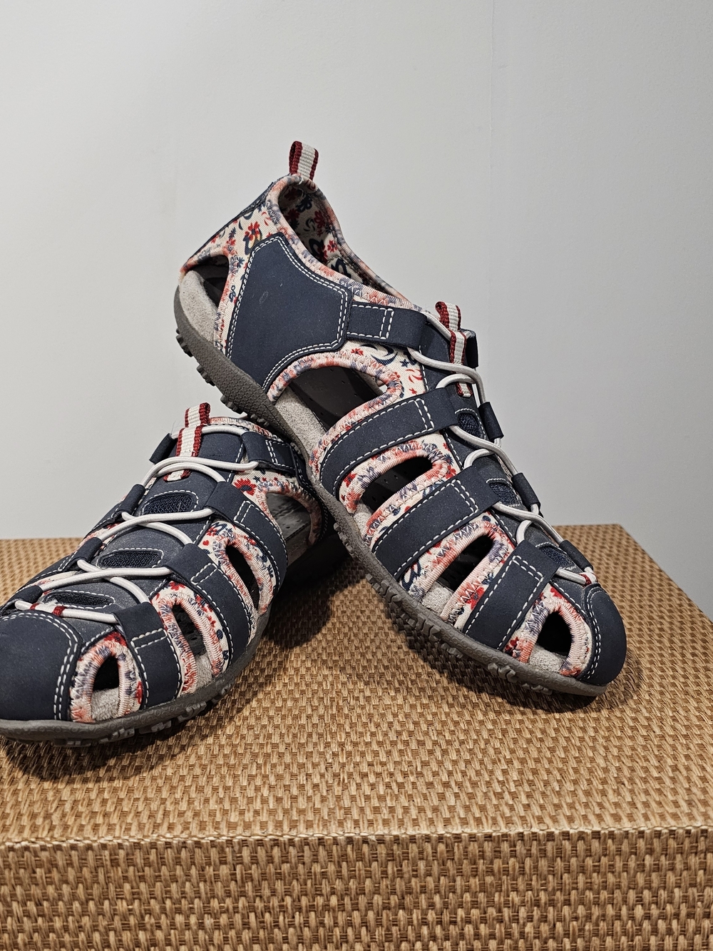 GEOX Respira Floral Fisherman Sandals Size 10 Navy Red White Outdoor Sporty Trai